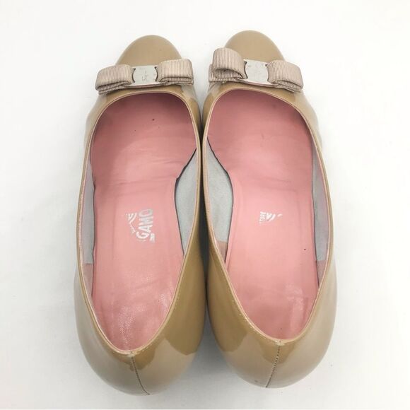 Salvatore Ferragamo VARA Golden Tan Patent Leather Bow Ballet Pump - Picture 8 of 16